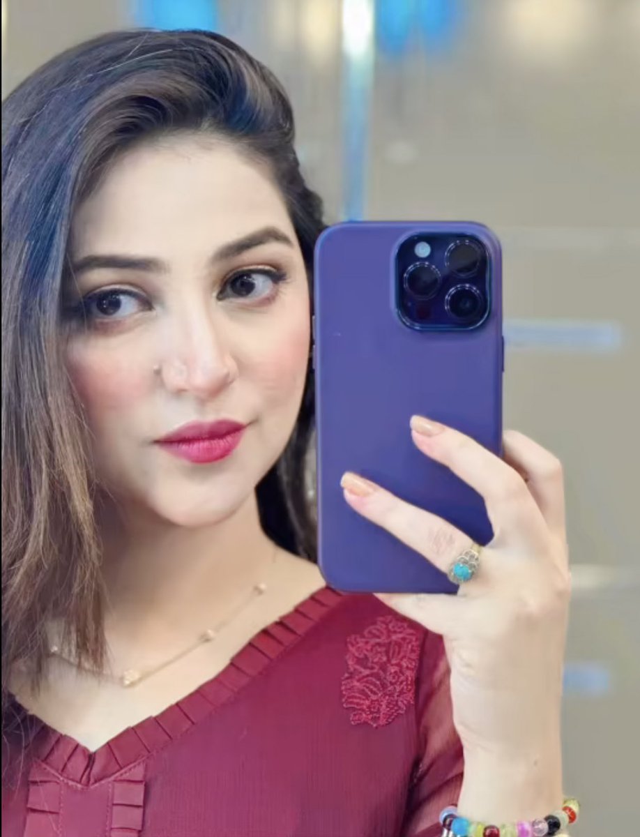 ShaharBanoAwan's tweet photo. خوبصورتی دیکھنے والے کی آنکھ میں ہوتی ہے میری جان❤️ https://t.co/AiuH3knkCm