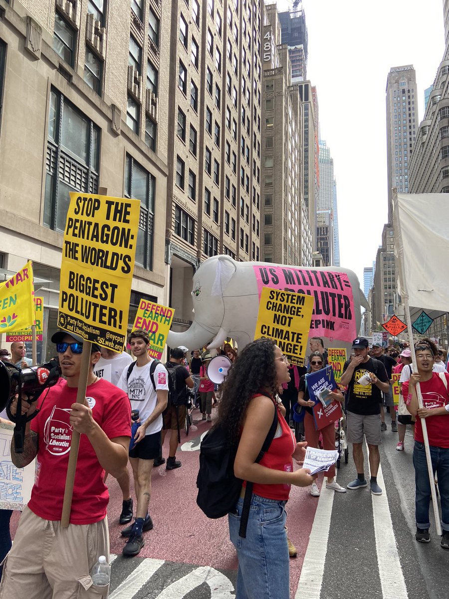 CSOPartnership_'s tweet photo. 📢 PHOTOS: WE JOINED THE #CLIMATEMARCH 2023 IN #NEWYORK TO DEMAND EFFECTIVE #CLIMATEFINANCE! Read our news release: https://t.co/pKRlnvcwsj
#ClimateJustice #CSOPartnership #CivilSociety #Development #DevCoop #CSOs #EnableCSOs #Agenda2030 #SDGs #SustainableDevelopment #SusDev https://t.co/LzvyGQZNMp
