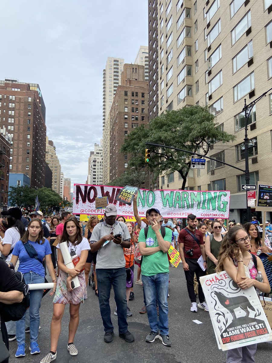 CSOPartnership_'s tweet photo. 📢 PHOTOS: WE JOINED THE #CLIMATEMARCH 2023 IN #NEWYORK TO DEMAND EFFECTIVE #CLIMATEFINANCE! Read our news release: https://t.co/pKRlnvcwsj
#ClimateJustice #CSOPartnership #CivilSociety #Development #DevCoop #CSOs #EnableCSOs #Agenda2030 #SDGs #SustainableDevelopment #SusDev https://t.co/LzvyGQZNMp