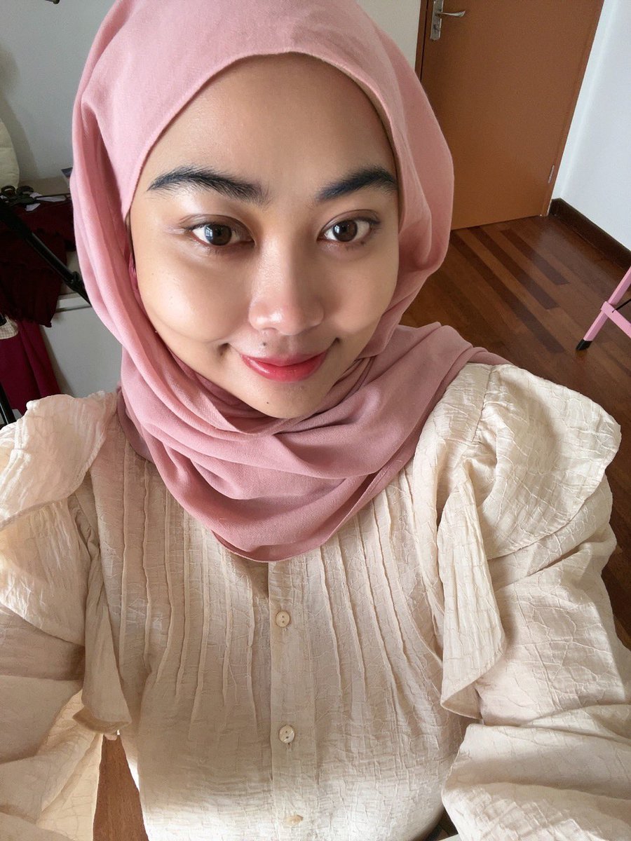 NabellaAnuar's tweet photo. Nak panggil Sunscreen Perempuan Cantik ke Sunscreen Malas sebab bila time malas tapi nak nampak cute cantik, mmg pakai sunscreen ni je 😛 https://t.co/1pE46hhM86