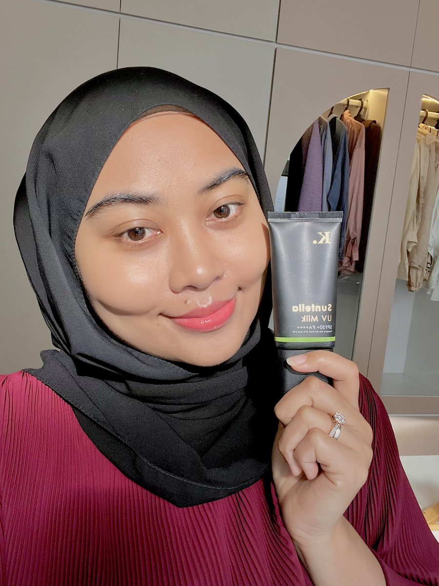 NabellaAnuar's tweet photo. Nak panggil Sunscreen Perempuan Cantik ke Sunscreen Malas sebab bila time malas tapi nak nampak cute cantik, mmg pakai sunscreen ni je 😛 https://t.co/1pE46hhM86