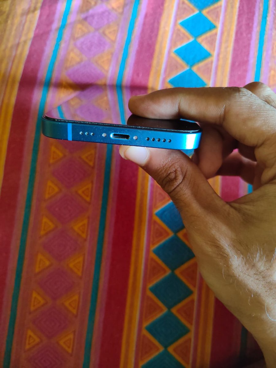 vineet40916981's tweet image. My iPhone 13 display mysteriously went black in my hand with no damage whatsoever!
Went to the service center and they said my display has to be replaced and I have to pay 31k for a phone I bought for 90k (1 year 8 months)
  #iPhoneIssues @GyanTherapy  #iPhone