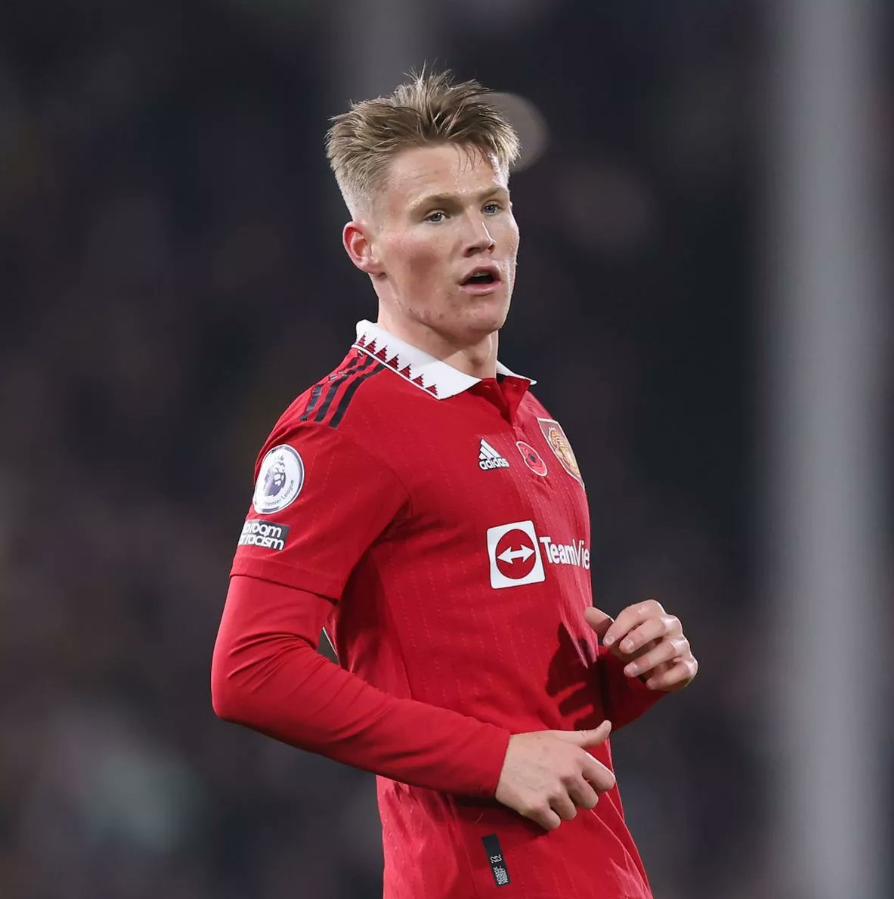 football_amz's tweet photo. 🚨 Scott McTominay has emerged as a potential target for Bayern Munich should they fail to sign João Palhinha from Fulham in January.
#McTominay #MUFC #ManchesterUnited #ManUtd #TransferNews #BayernMunich #FulhamFC #palhinha #amzfootball https://t.co/i8cAyjDcWy
