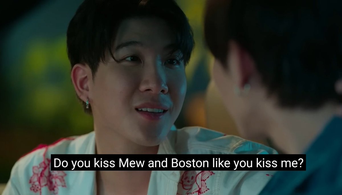 thesomgirl's tweet photo. REASONS WHY I THINK #BostonRay HOOKED UP ATLEAST ONCE BEFORE🫣👀

#OnlyFriendsSeriesEP6
#OnlyFriendsSeriesEP3
#OnlyFriendsSeries 
1. The expression he had when Sand asked him whether he ever kissed Mew and Boston and that weird vague way of answering it. Seemed sooo sus.. (+) https://t.co/Xt3iUI4x8n