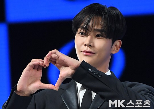 mbnstarofficial's tweet photo. ‘SF9 탈퇴’ 로운 “숨기만 바빴던 지난날, 상처 받은 팬들에 미안”(손편지 전문)

https://t.co/DX0GhnpNQn

#SF9 #로운 #탈퇴 #공식입장 #손편지 https://t.co/FaHj6iac1S