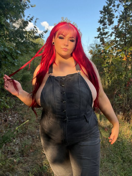 You know my engagement is low when I bust out the overalls 🤣❤️ they just always get your attention for