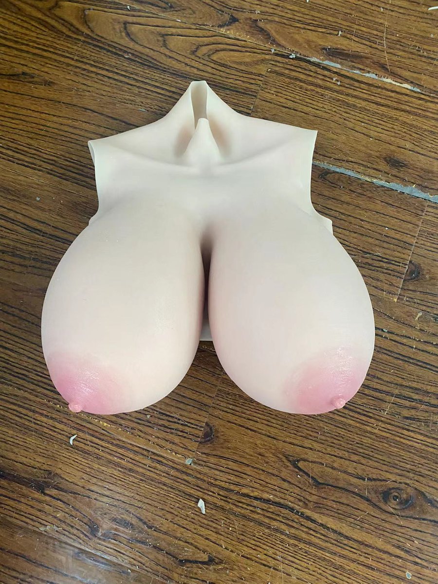 ROANYER8's tweet photo. Pictures of the new Comic Busty Silicone Breastforms have been sent in from the roanyer factory!🔥🔥
Charming in the extreme! Love the breastplate at first sight!😻😻
Over 50 retweets! I'll be posting more of what you want to see!

#Roanyer #NewRelease #roanyer #crossdress #xdress #breastforms #bodysuit #crossdresser #boy2girl #maletofemale #mtftransformation