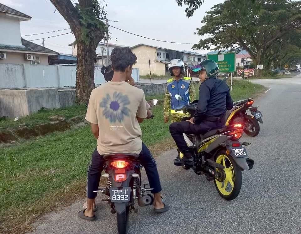 17 September 2023 (Ahad) - Rondaan Komuniti RELA Daerah Kuantan bersama PDRM
 
#KDN_TogetherWeAreOne
#SetiaBerbakti 
#RELAjiwaMalaysia #KeselamatanTanggungjawabBersama

<a href="/KDNPUTRAJAYA/">KDN🇲🇾</a>
<a href="/relamalaysia/">relamalaysia</a>
<a href="/yahyakgc/">Yahya Sulaiman</a>
<a href="/relapahang/">RELA Negeri Pahang</a>