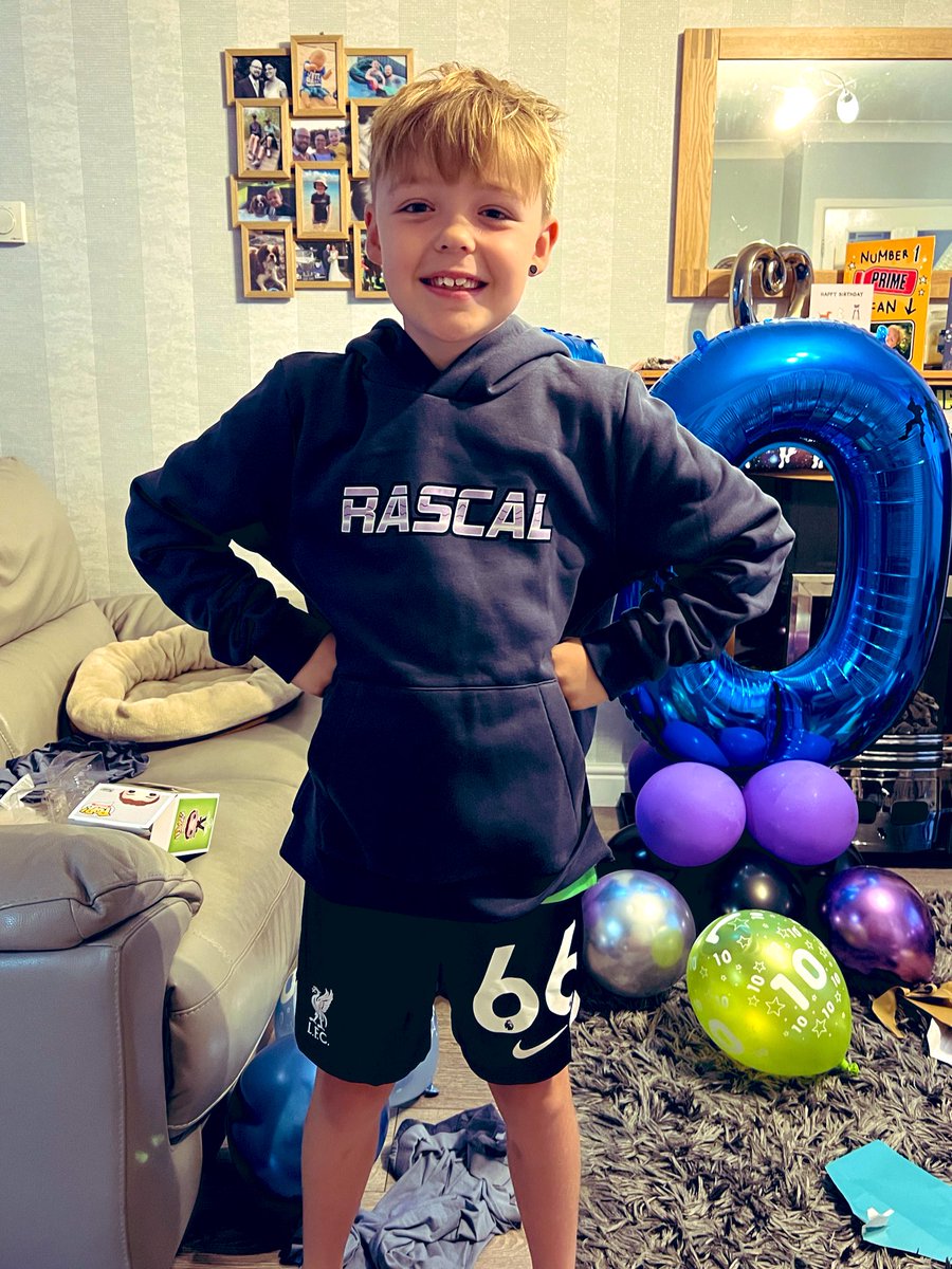 keysz26's tweet photo. @Billywingrove  one very happy boy on his 10th birthday. Have to say top quality hoodie 👍👍👍👍👍 https://t.co/O2BJphgiAt
