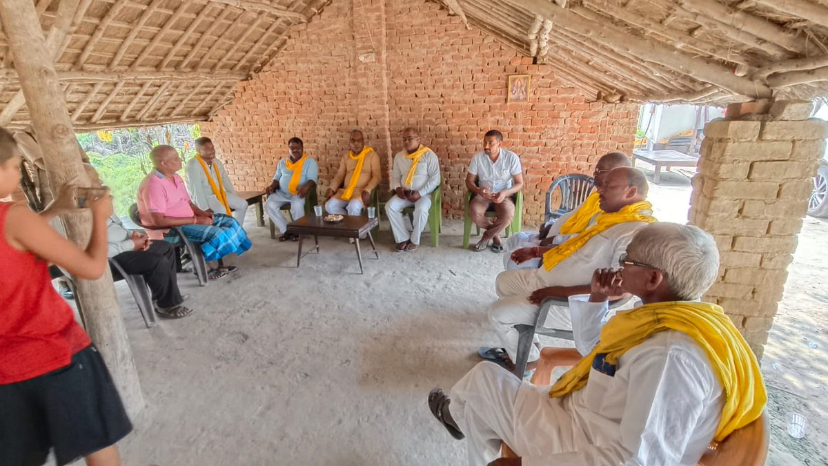 SBSP4INDIA's tweet photo. आज माननीय राष्ट्रीय अध्यक्ष श्री .@oprajbhar जी ग्रामसभा सेवठा, विधानसभा जहूराबाद, जनपद गाजीपुर, निवासी धनंजय ओझा के पिता जी के निधन पर शोक संवेदना व्यक्त किया।

ईश्वर दिवंगत आत्मा को शान्ति प्रदान करे।🙏 https://t.co/CJxKTloHzC