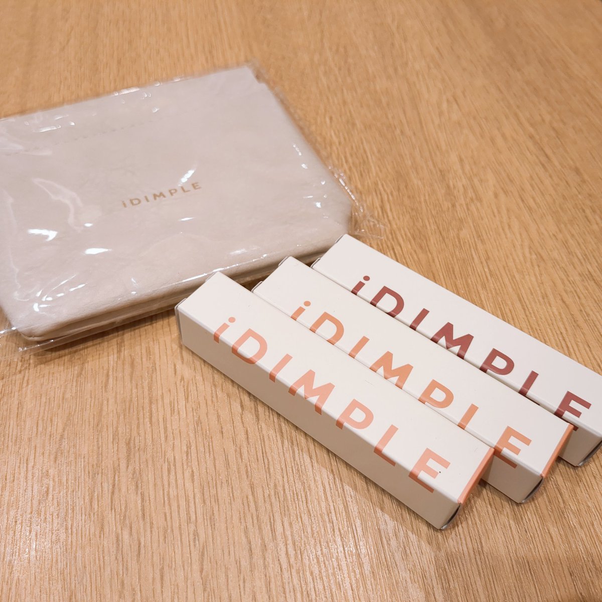 kaho_s2_kitty's tweet photo. #iDIMPLE 新色ゲット💄✨
ちょっと出遅れちゃったから、ハンズの限定ポーチ配布終了しちゃってるかもって思ったけど、無事入手出来ました🙏✨
リップ塗るの楽しみ〜♡♡

  #鈴木愛理 #あいりまにあ https://t.co/qGWlJh3OIN