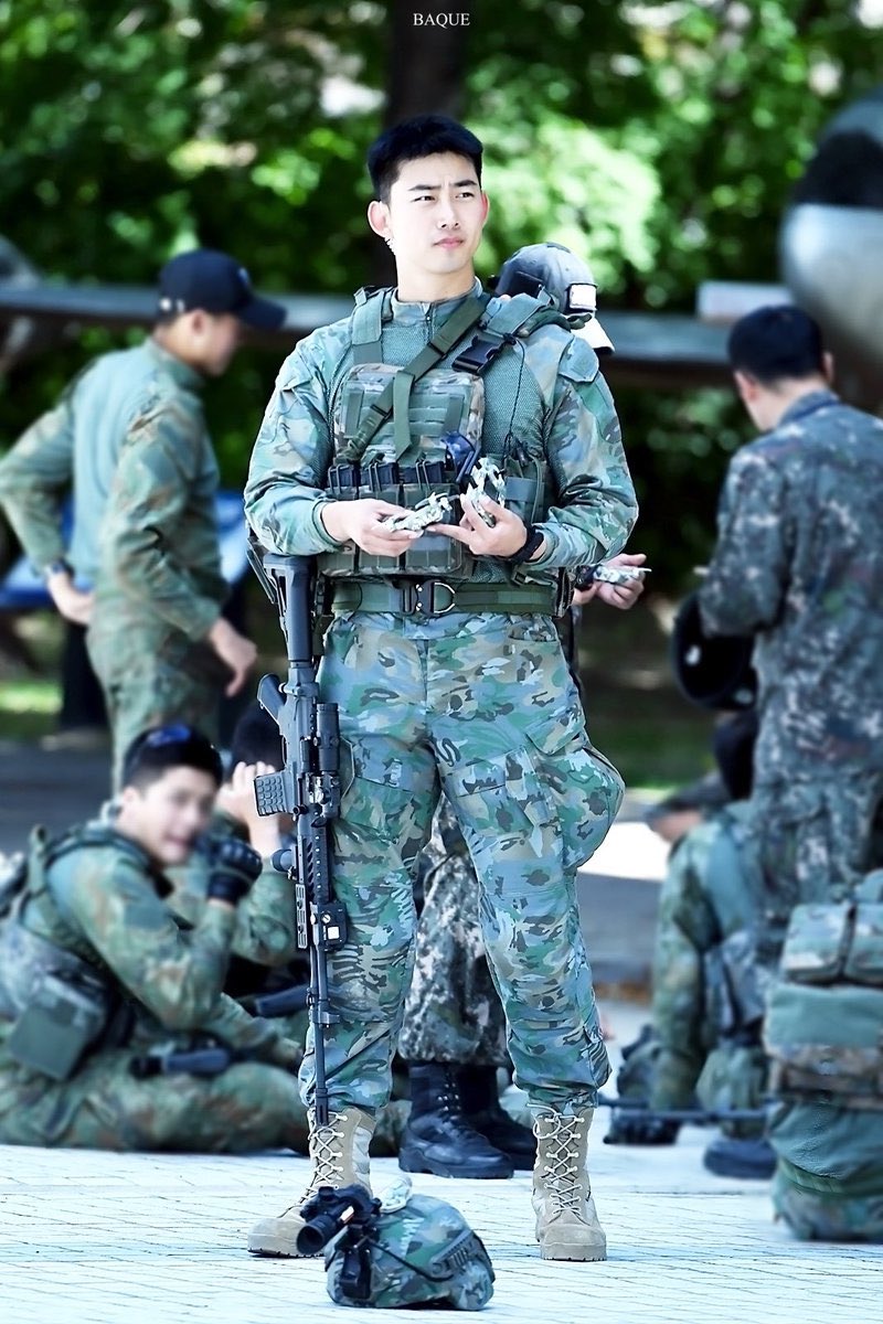 I will probably never get over his military days 👀

#TAECYEON #CaptainKorea