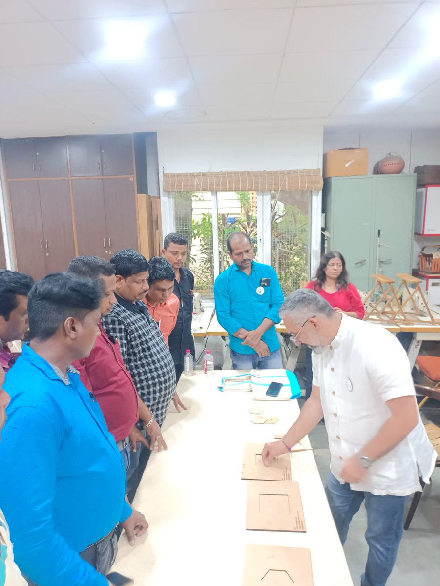 DhciOdisha's tweet photo. World Bamboo Day 2023
On-going Field functionaries Training of participants from #Bamboo Clusters of #Odisha at @NID_India Ahmedabad under #OBDA Project implemented by @DhciOdisha @HTH_Odisha @PravinsinhK #SkillDevelopment #Handicrafts https://t.co/gemxEID1QK