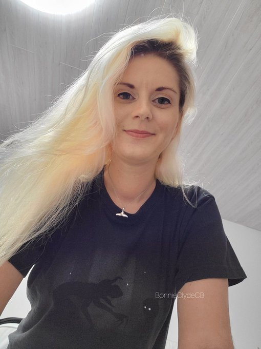 Ich hoffe ihr habt alle einen guten Start in die neue Woche ✨  Ich bin unglaublich dankbar, dass ich<a href="/tag/4based"class="tags"><span>#4based</span></a>