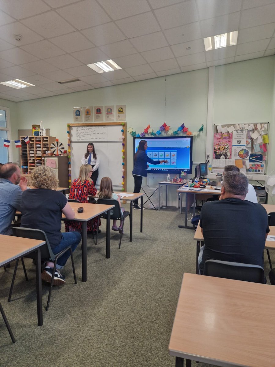 We are so proud of Alex and Abigail who delivered taster lessons to parents in French and Mandarin! Thank you!