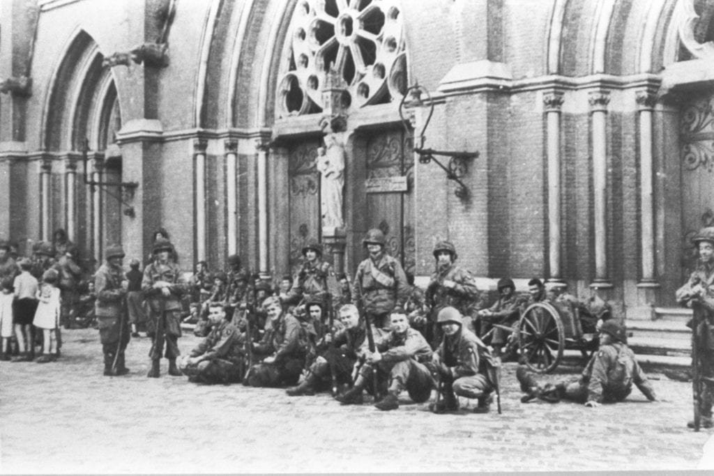 pascalvdvoort's tweet photo. Vandaag 79 jaar geleden dat #Eindhoven bevrijd is van de bezetters..... #18September #LestWeForget @18September040 @PSVinWO2 #PSV #Philips .

Vanavond om 1935 uur het #Fakkeldefile door ons mooie centrum. @SVBZO #Liberation040 https://t.co/vhxme8bSHT