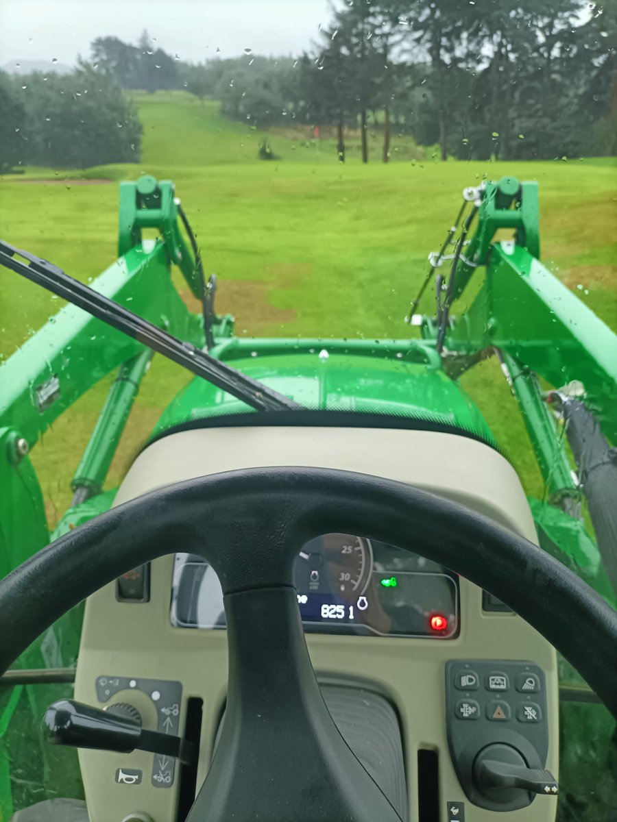 AndrewF64710978's tweet photo. My office for the next few days, vertidraining Tees @KingsknoweGC @ https://t.co/62c5pYm8pg