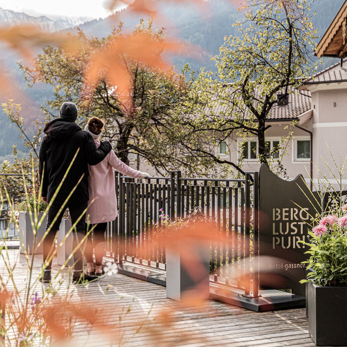 𝒇𝒆𝒆𝒍 𝒈𝒐𝒐𝒅 &amp; 𝒇𝒂𝒍𝒍 𝒊𝒏 𝒍𝒐𝒗𝒆 💗 im Hotel Gassner in Salzburg: Ein Wechselspiel aus annehmen, loslassen und ganz viel Genuss 👉 tinyurl.com/HotelGassner
📸: Hotel Gassner 
#leadingspa #leadingsparesorts #hotelgassner #gassnerfeelgood #salzburg #romantikurlaub #herbst