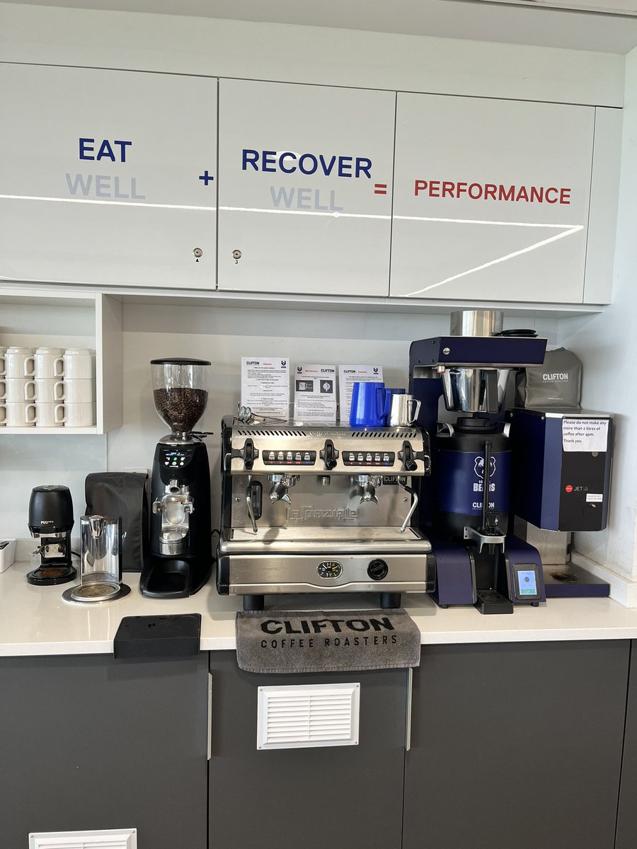 COFFEE LOVERS ☕️ 

The evolution of coffee <a href="/BristolBears/">Bristol Bears 🐻</a> 🐻 

When I started at 🐻 we had a bean2cup which wasn't the most hygienic or best quality coffee

Through the help of players &amp; the club, a superb relationship has continued to be built with the team at Clifton Coffee