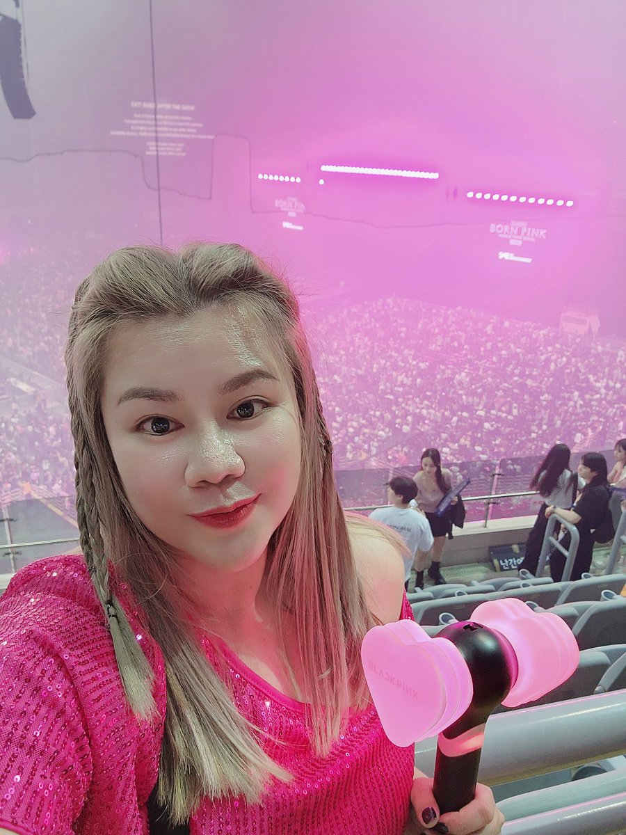 painttuanclub's tweet photo. BLACKPINK in your area 🖤💗 The Fina
ขอเป็น ' อากาบลิ๊ง ' วันนึงนะค้าาาา
#HiSeoul🇰🇷
#BLACKPINK
#BORNPINKinSEOUL_FINALE https://t.co/DDnKbvRcJB
