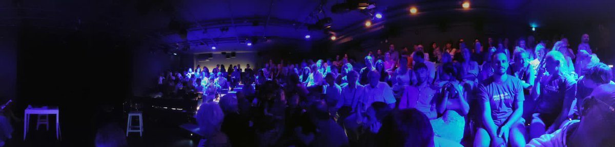 Merci à tout le monde pour cette inoubliable #soireemigrando 
<a href="/MSF_france/">MSF France</a> <a href="/GMeurice/">GMeurice</a> 
N'hésitez pas à soutenir riacefrance.org
#accueil #RefugeesWelcome #tousmigrants #migrando #riace