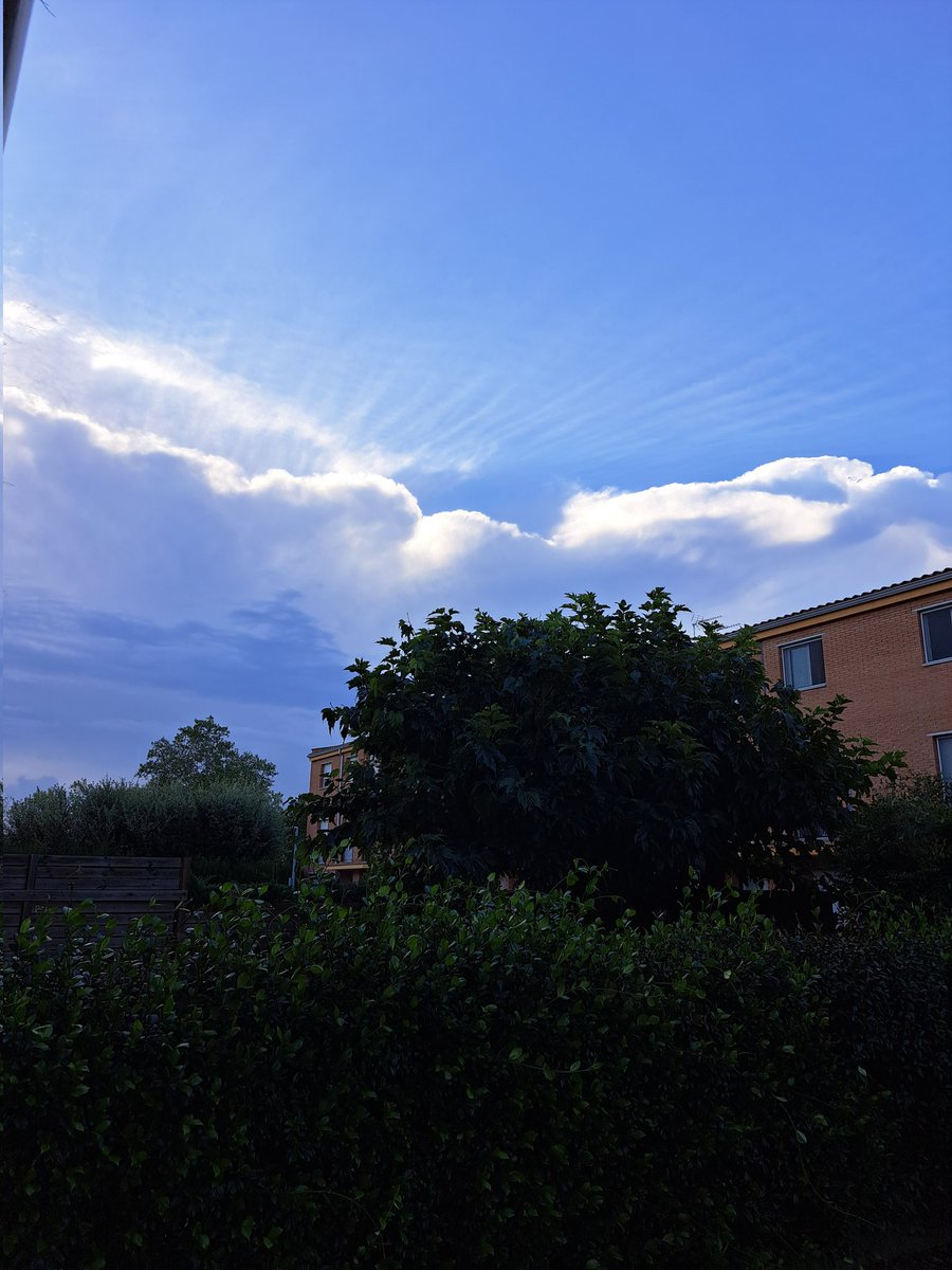 Un núvol preciós a Celrà,  a veure si a la tarda rega les Gavarres