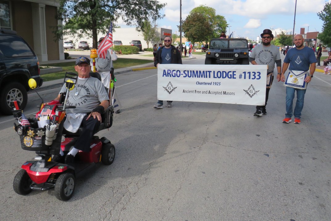 E_RODRIGUEZ_IG's tweet image. Argo parade. #GoArgo #ArgoPride #alumni #ArgoTheatre #highschool #hoco #VillageOfSummit #freemasons