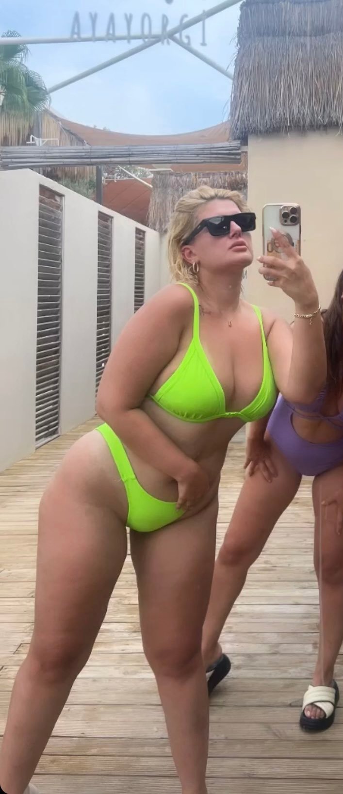 Türk Ünlüler on X: Begüm Polat 💓 maşallah kamyon kasası gibi 😁  t.coZkTnjnWBoJ  X