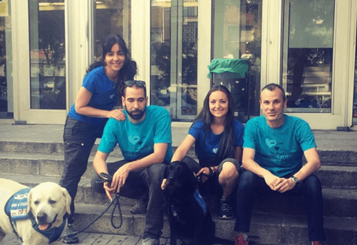 Pets4Good_es's tweet image. “Un apoyo con 4 patas” es un proyecto pionero en España que pretende ayudar a los #sanitarios 😷 de primera línea #COVID19. Desde #Pets4Good apoyamos a Perros Azules en la puesta en marcha de este proyecto. #PerroDeAsistencia #HospitalGregorioMarañón

pets4good.es/perros-azules/