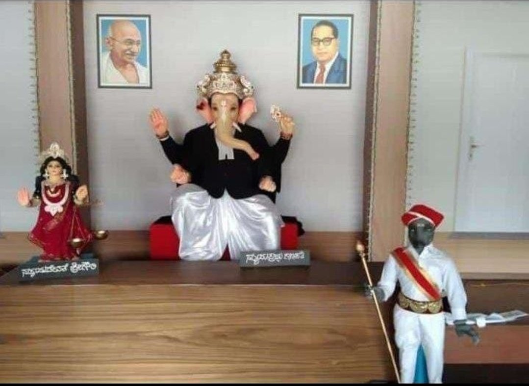 Shashid22888666's tweet photo. @Madhu_Bangarapp ಮೊದಲ ಬಾರಿ ಸಚಿವರಾಗಿ ಗೌರಿ , ಗಣೇಶ ಹಬ್ಬವನ್ನು ಸಂಭ್ರಮದಿಂದ ಆಚರಿಸುತ್ತಿದ್ದಿರಿ.
 ವಿಘ್ನ ನಿವಾರಣೆಗಾಗಿ ಪ್ರಾರ್ಥಿಸಿ🙏  ಶಿಕ್ಷಕರ  ನೇಮಕಾತಿ  ಆದೇಶ ಪತ್ರ ನೀಡದೆ ಸಾವಿರಾರು ಅಭ್ಯರ್ಥಿಗಳಿಗಳ.  ಸಾವಿರಾರು ಕುಟುಂಬಗಳಲ್ಲಿ ಹಬ್ಬದ ವಾತಾವರಣೇ ಇಲ್ಲದಂತಾಗಿದೆ. 
ಈ ಸಂದರ್ಭದಲ್ಲಿ ಸಾಕ್ಷಾತ್ ಗೌರಿ ವಿಘ್ನ ವಿನಾಶಕರು ನ್ಯಾಯಾಧೀಶರ ಸ್ಥಾನದಲ್ಲಿ https://t.co/e0WYweE3GH