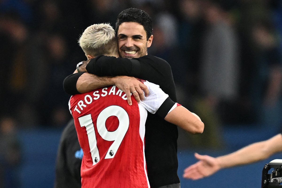 BryanHi03174845's tweet photo. Find someone who hugs you like Arteta hugs the goal scorer ❤️🤍

Good morning Arsenal world
#COYG
#ChampionsLeague
#RedWhiteArmy https://t.co/YJM52cWpjc
