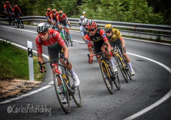 Finalizada #LaVuelta23 mi pequeño homenaje a <a href="/seppkuss/">Sepp Kuss</a> Otro año más disfrutando de estos valientes!! Ahora a esperar #Lavuelta24 que saldrá de #lisboa Pasará por tierras Salmantinas?? Toca esperar su presentación!!