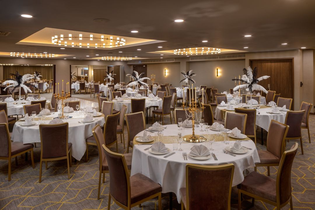 hristmas &amp; New Year 2023 Christmas &amp; New Year is always a special time of year at Holiday Inn Gatwick Worth with its full festive calendar of events including Festive lunch/dinner, Festive afternoon tea, Christmas Party Nights &amp; New Years Eve party.
christmas-venue.com/venue/holiday-…