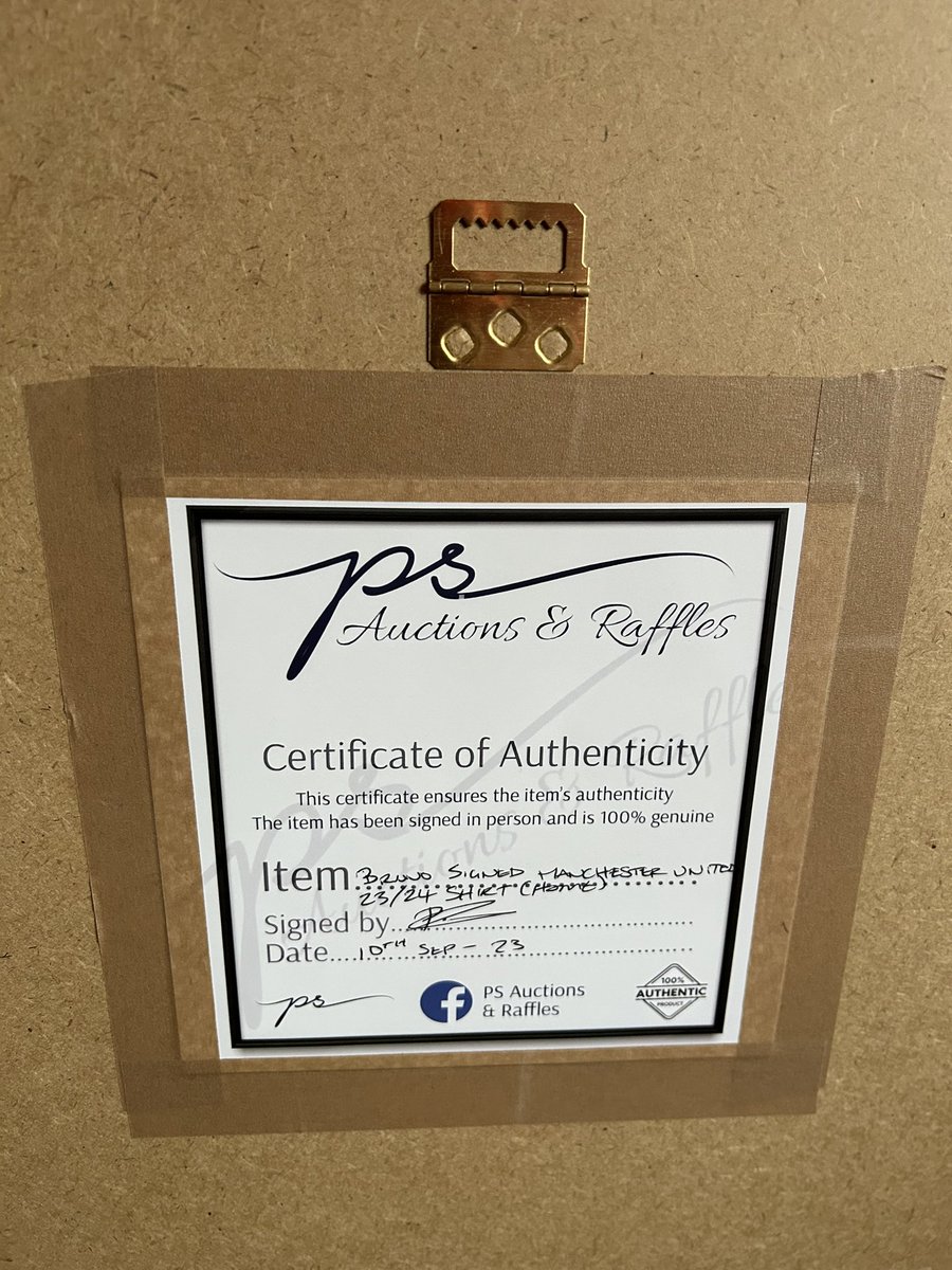 bkframing's tweet image. FOR SALE (contact for price) - 

2023-2024 Manchester United Home Shirt by @adidas hand-signed ✍️ by BRUNO FERNANDES - with CERTIFICATE OF AUTHENTICITY.

This is a nice large and clear signature &amp;amp; red home shirt looks AWESOME against the silver frame/mount.

#idealgift