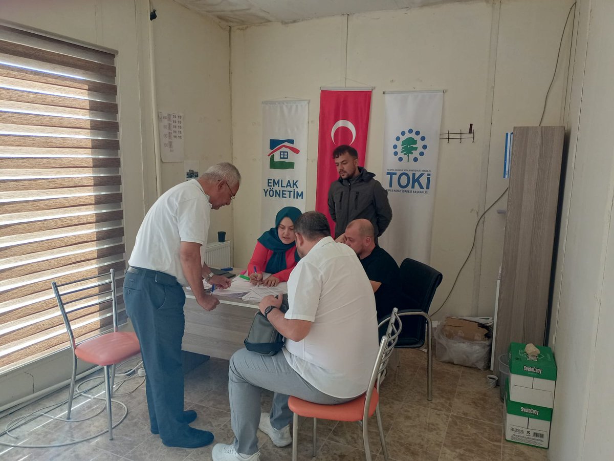 Konya Ardıçlı 4.Etap Toplu Konutları anahtar teslimi işlemleri bugün itibariyle başlamıştır. Kat maliklerimize hayırlı olmasını temenni eder, sağlıklı günler dileriz.