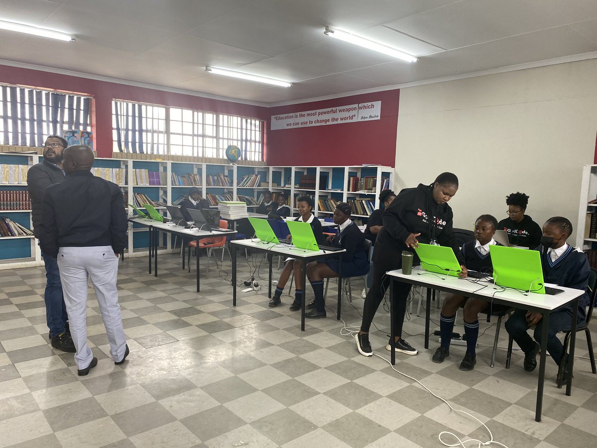 GirlCode_za's tweet image. We are super excited to be starting the GirlCoder Club tour at Eqinisweni Secondary School in partnership with @exl_service
#GirlCoderclub #WomenLifeFreedom