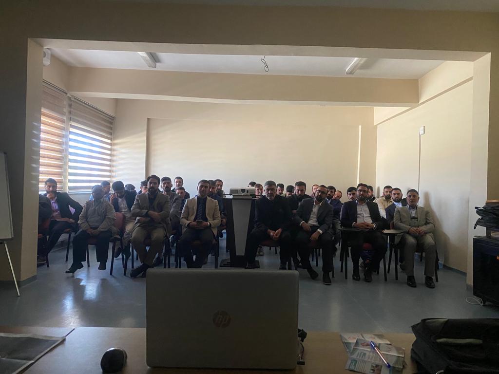 Diyadin Sosyal Hizmet Merkezi Müdürlüğü personelleri tarafından İlçe müftülük personellerine Koruyucu Aile kapsamında eğitim verildi.