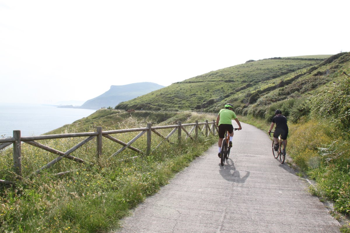 EnkarterriBike's tweet photo. ¡𝘾𝙤𝙢𝙞𝙚𝙣𝙯𝙖 𝙡𝙖 𝙨𝙚𝙢𝙖𝙣𝙖 𝙘𝙤𝙣 𝙚𝙣𝙚𝙧𝙜í𝙖 💪🔋!
Alquila ya tu bici con #EnkarterriBike 🚲 y descubre rutas de ensueño 💚.

𝘾𝙤𝙣𝙩𝙖𝙘𝙩𝙖 𝙮𝙖 𝙘𝙤𝙣 𝙣𝙤𝙨𝙤𝙩𝙧𝙤𝙨 ⤵
📩 bikes@urbegi.com
☎ 688 730 666

#visitenkarterri #roadbikes #turismosostenible https://t.co/kuqYpejI4c