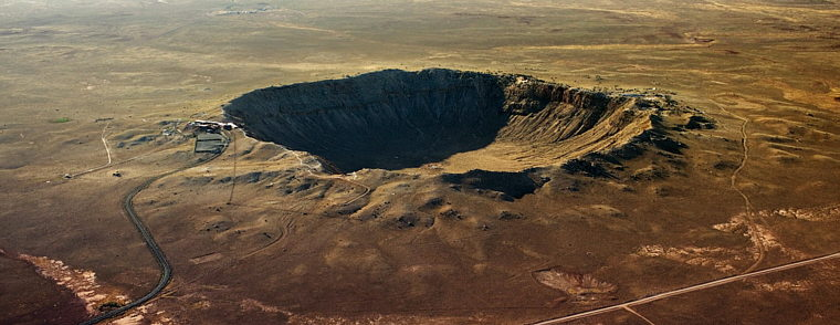 diarioastronomo's tweet photo. 🔴 EL METEORITO QUE ARRUINÓ Y MATÓ A UN HOMBRE

Hoy te voy a contar una historia que no tiene desperdicio. La historia de como un meteorito formó uno de los mayores cráteres del planeta y de cómo un hombre de negocios se consumió en él.

VAAAMOS CON EL HILO!👇🏻