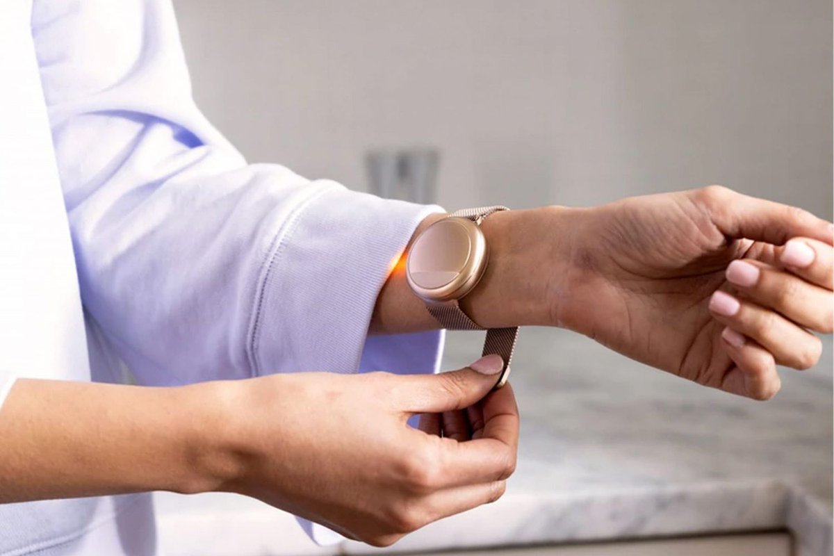 Exciting #PortfolioNews to start the week! <a href="/Embrlabs/">Embr Labs</a>  shared the breakthrough results of their 2-year collaboration with <a href="/UMassAmherst/">UMass Amherst</a>:
AI technology that can predict hot flashes before they occur, &amp; deliver immediate cooling relief. Read the announcement: shorturl.at/ejzL0