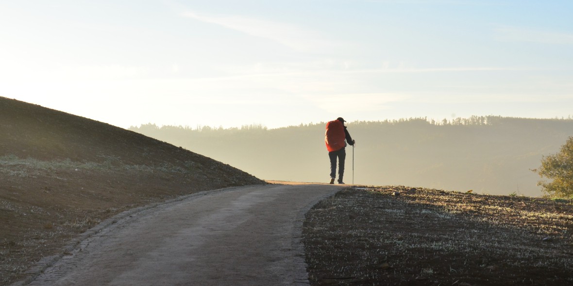 wandelnet's tweet photo. Wat drijft een #pelgrim om van A naar B te #reizen? 🤔  In de Camino Academie op 27/9, 11/10 en 25/10 gaan 3 reisexperts in gesprek over #reislust en het moderne reizen.  Lees 👉  https://t.co/osudRTLw5t

📸 Jorge Luis

#reizen #wandelen #lezing #camino #academie #pelgrimage https://t.co/DDFfgvbKbJ