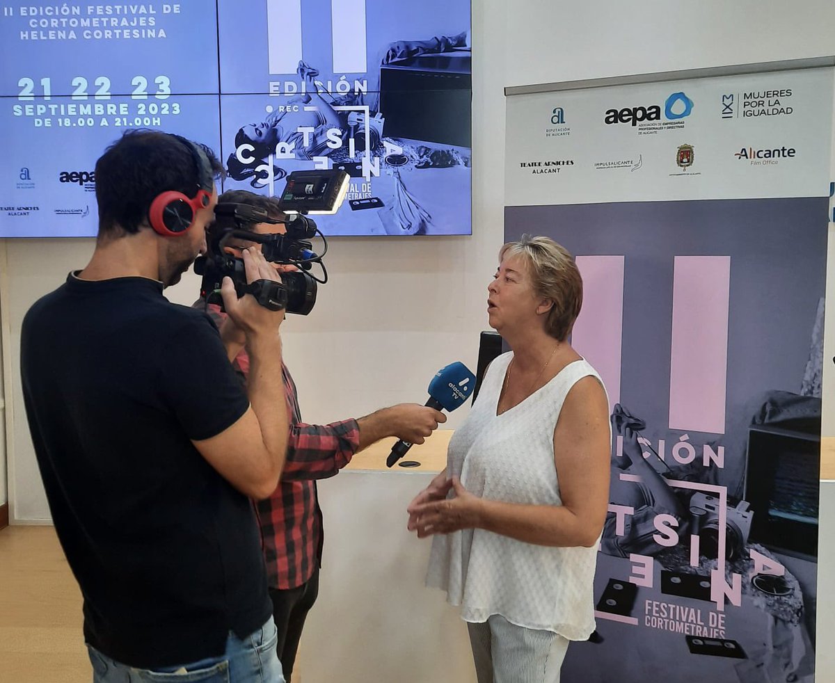 CortesinaFest's tweet photo. 🎙️Hoy, lunes 18 de sept, a partir de las las 13h, MARCELA FERNANDEZ estará en @COPEAlicante hablando del Festival de Cortos, CORTESINA que celebramos esta semana en Alicante.
¡Escucha el programa en directo también online!👇
https://t.co/5bNeG5v9bj
#cortesinafest https://t.co/ZMSYBTyimV