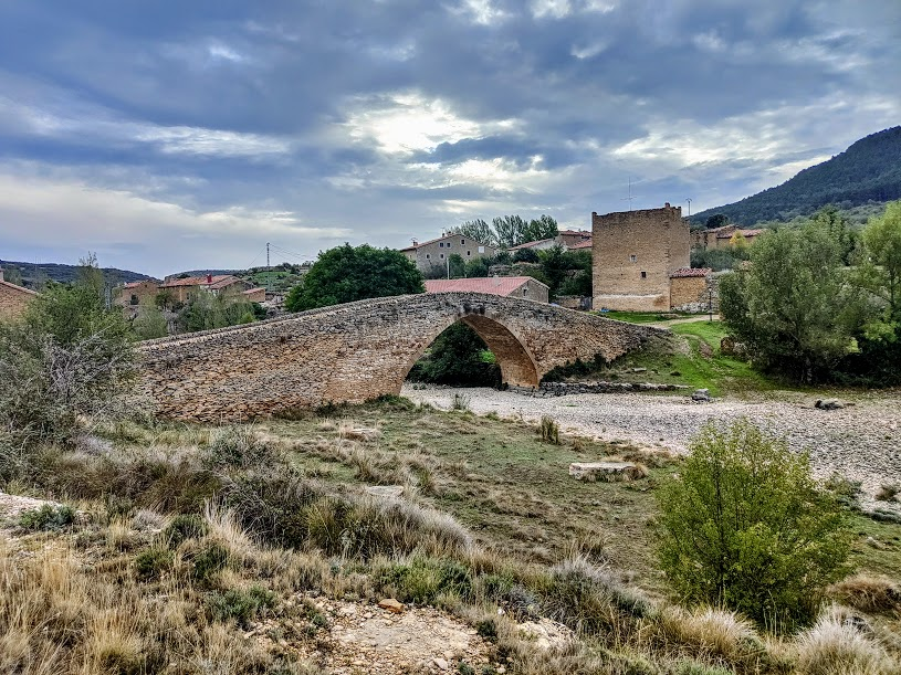 javix's tweet photo. Diumenge, aprofitant el seguiment de la cursa #EntreParets de #VilaFranca, una visita pendent al pont de la Pobleta de Sant Miquel o del Bellestar, que creua la Rambla de les Truites https://t.co/mxFDGV4KoJ