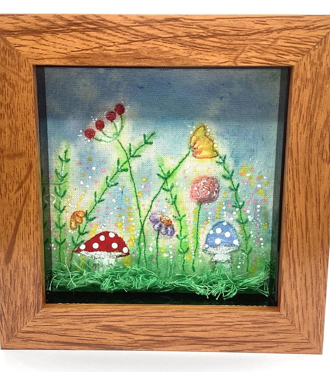 Break free from the ordinary. Dive into a world of vibrant colours, discover the endless possibilities with Inktense pencils, and let your imagination run wild!

🍄 @marmalade_and_bramble 

ow.ly/GYTF50PKEIe 

#ElevateYourCreativity