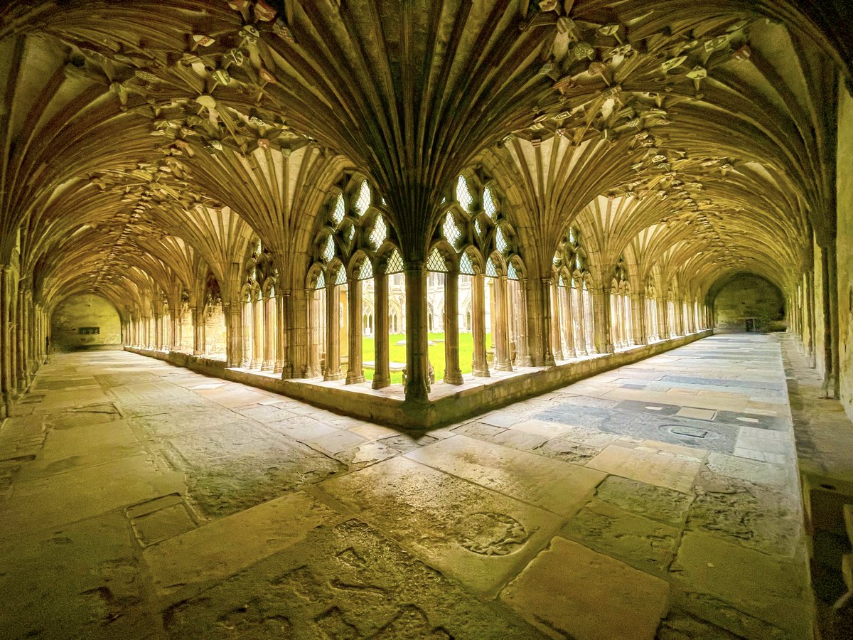 NatureSpeaks's tweet photo. Through the ages - Canterbury Cathedral Cloister #cathedral #Canterbury #medieval #unescoworldheritage #travelphotography #architecturephotography #photography #picoftheday #ThePhotoHour #BBCEngland #EnglandsBigPicture https://t.co/gBWuBmF7gy