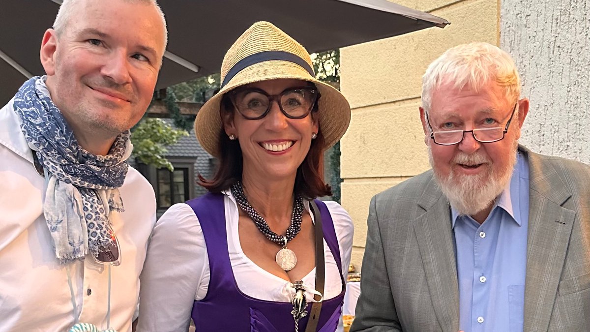 #Klimawandel auf den #StiftungsWiesn: Unser Stifter Michael Succow stand zum Thema Rede und Antwort. Stiftungsratsvorsitzende <a href="/KSuccow/">Kathrin Succow</a> führte gemeinsam mit Tobias Karow vom <a href="/StiMaPla/">stiftungsmarktplatz.eu</a> durch den Talk.