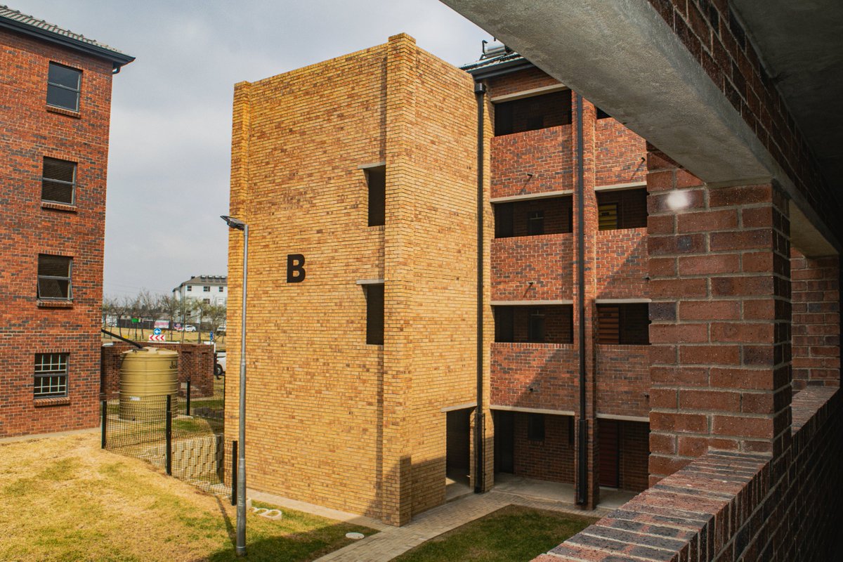 SHRA_Online's tweet image. [#mondayfeature] Riverside View is in Greater Diepsloot, neighbouring the illustrious Steyn City development.

To apply, contact JOSHCO 
joshco.co.za

#socialhousingrental #housingforall #affordablehousing