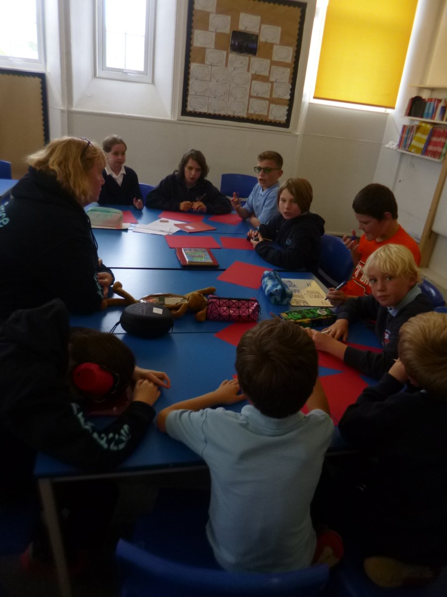 PrimaryNewlands's tweet photo. On the 18th of September P5/6/7 were discussing politics on school dinners there were 3 groups; one for abolishing school dinners, the other for making all school dinners free and finally the last was for no changes at all. We had a vote in the end to decide the favourite. https://t.co/mU8ryDO1ZK
