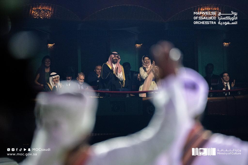 Dozan_sa's tweet photo. ليلة البارحة في نيويورك، حضرت #روائع_الأوركسترا_السعودية .. بالفن والألحان المدوزنة 🎼
و دوزان بالكلمات والتغطيات المباشرة، فتشكلت مشاهد فنيّة بهيّة نقلت لنا بعذوبة وفرح روائع الموسيقى السعودية🇸🇦 https://t.co/HHXMQI1Xuf