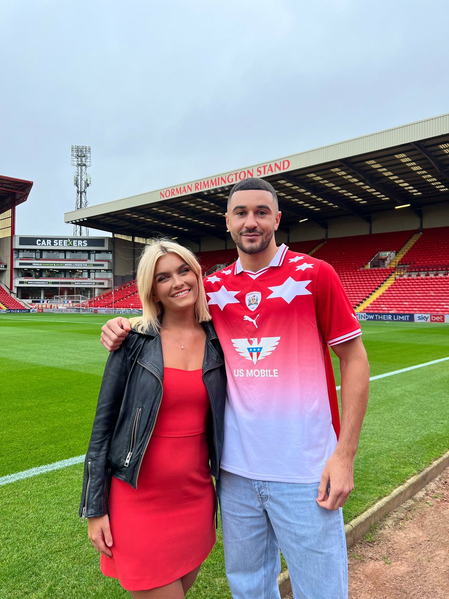 It was a pleasure to bump into the amazing @CallumSimpson9 at @BarnsleyFC ❤️⚽️